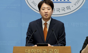 ‘강성 팬덤’ 갇힌 장동혁, 물러난 이준석…험난한 보수 재건